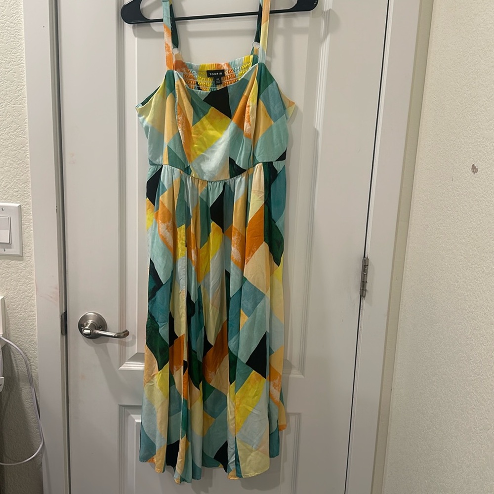 Beautiful Torrid dress size 00 (12) perfect for Summer!